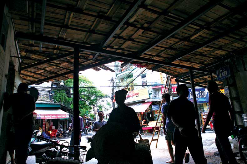 http://ashui.com/mag/images/stories/201105/hanoi_maiky4.jpg